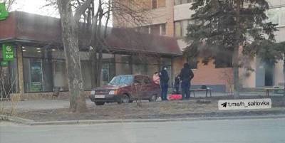 В Харькове на Державинской возле банка женщина умерла не дождавшись приезда скорой помощи - ТЕЛЕГРАФ