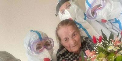 В Черновцах 100-летняя пенсионерка вылечилась от COVID-19