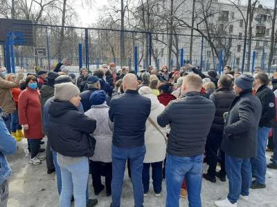 В Москве жители вышли на протест против спортплощадки для детей с синдромом Дауна