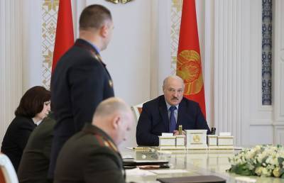Лукашенко поручил представить к наградам милиционеров, которые помогли предотвратить теракты