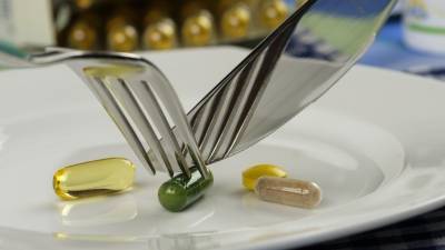 Иммунолог призвала не принимать витамины без рекомендации врача