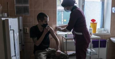 Депутат от партии Порошенко заявил, что на вакцинацию всех украинцев уйдёт 200 лет