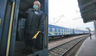 Поезда не будут брать и высаживать пассажиров в двух областях Украины