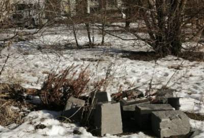 В Петербурге нашли свалку старинных надгробий