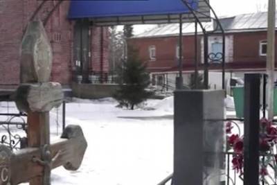 В российском селе пожаловались на похороны под окнами школы