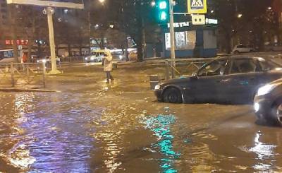 Из-за аварии на перекрестке проспекта Космонавтов и улицы Типанова случился потоп