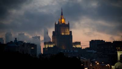 Захарова назвала новые санкции США враждебным выпадом в сторону России
