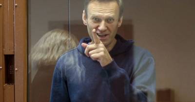 Навальный отбывает наказание в колонии, где шьют трусы для ФСИН России