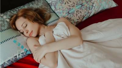Сомнолог Полуэктов рассказал о синдроме "спящей красавицы"