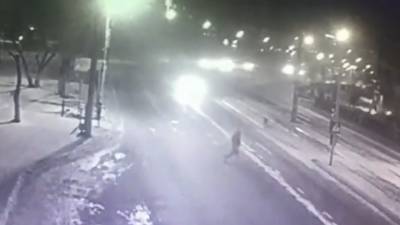 ЧП. В Улан-Удэ женщина погибла, перебегая дорогу по переходу. Видео