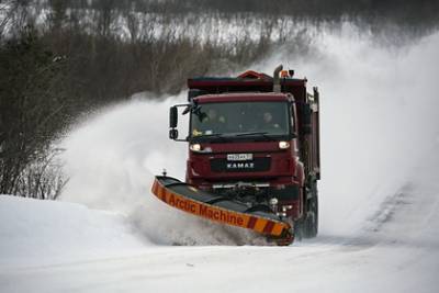 Снегоуборочная машина сбила российского ребенка