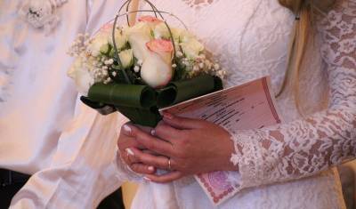 В Тюменской области до 28 марта на регистрации брака должно быть не более 10 человек