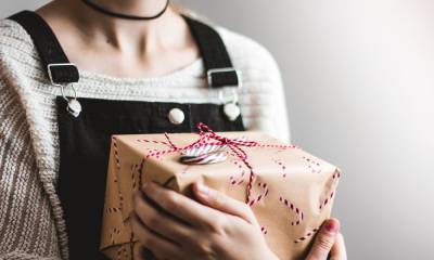 Что не стоит дарить женщине на 8 Марта: топ самых неудачных подарков