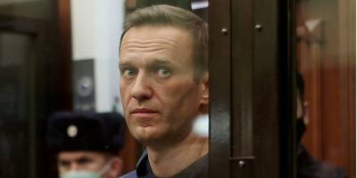 Навального отправили в колонию, в которой шьют мужские трусы — The Insider
