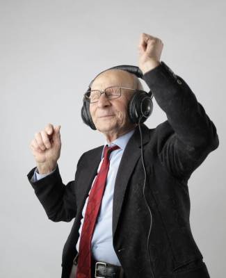 83-летний Энтони Хопкинс порадовал фанатов "экстраординарными" танцами в своем исполнении