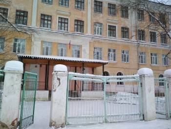 В Вологодской школе №7 частично прекратили уроки из-за прогнившей системы перекрытий