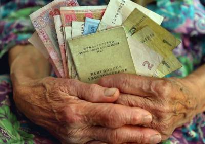 В 2021 году пенсии в Украине повысят в несколько этапов: названы сроки и суммы