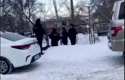 В Екатеринбурге возле детского сада № 466 нашли труп мужчины