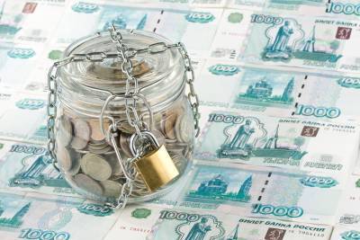 Россияне «накопили под матрасом» рекордные суммы денег
