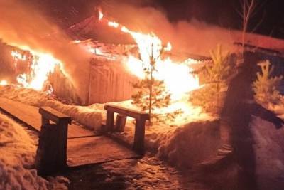 Ночью в Тверской области сгорела баня