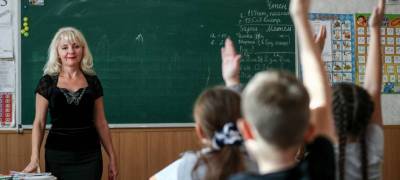 Средняя зарплата педагогов общеобразовательных учреждений Карелии составит 42,8 тысячи рублей