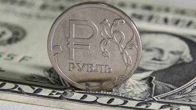Эксперты: Рубль крепчает на позитивных настроениях