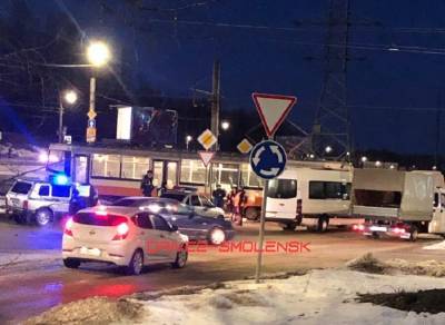 В Смоленске столкнулись маршрутка и трамвай