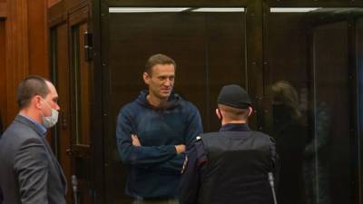 ФСБ может заняться Навальным после его призывов вводить санкции против РФ