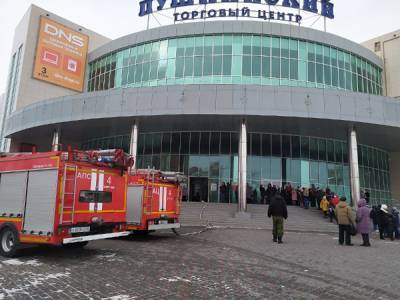 В Кургане в ТРЦ «Пушкинский» замкнуло электропроводку. Эвакуированы 400 человек