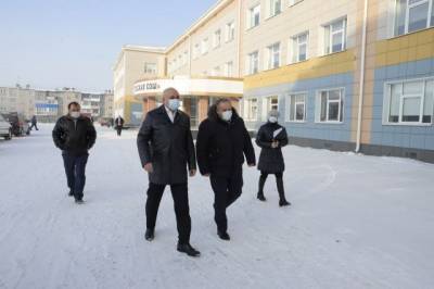В Кузбассе открыли новую школу с бассейном