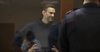 В колонии, куда отправили Навального, шьют кальсоны и трусы для силовиков РФ, – СМИ (фото)