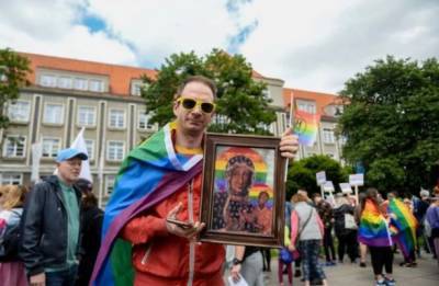 Польский суд оправдал святотатцев, придумавших образ лесбийской богоматери