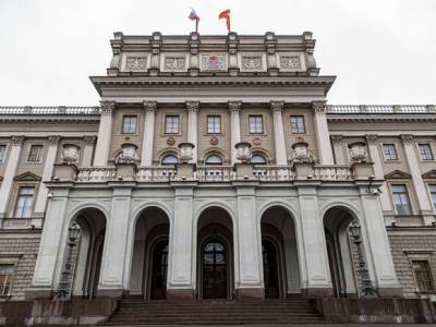 Депутаты потребовали обеспечить равные условия доступа СМИ в петербургский парламент