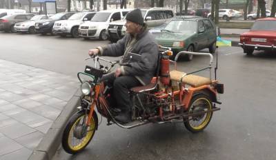 Из старых деталей: житель Черкасс собственноручно создал оригинальный мотоцикл