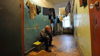 Живущим за чертой бедности россиянам предложили потерпеть еще 10 лет