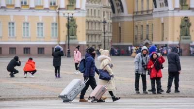 Спрос туристов на поездки в Петербург безжалостно провалился