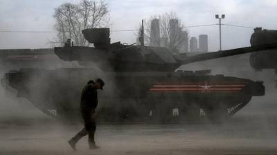 Военный эксперт сравнил боевую мощь танков Т-90М и Т-14 «Армата»