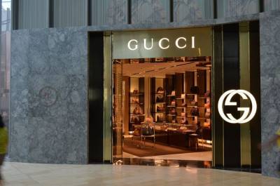 Владелец Gucci займется перепродажей подержанных сумок
