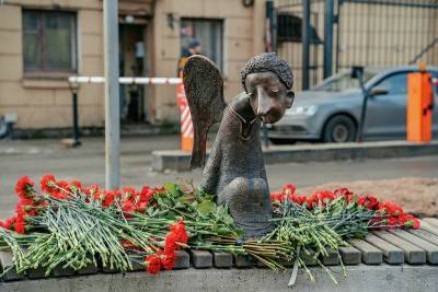 Фото: у Петербурга появился еще один ангел – в память о погибших от COVID-19 врачах