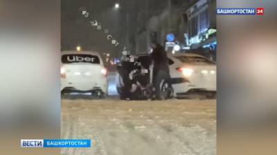 Избиение пассажира таксистами в Уфе попало на видео