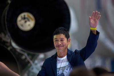 Эпатажный японский миллиардер ищет 8 человек для совместного путешествия на Луну