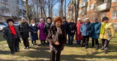 Бабушки из "отрядов Путина" сплотились против "притонов, пьянства и аморальности" в Clubhouse (ВИДЕО)