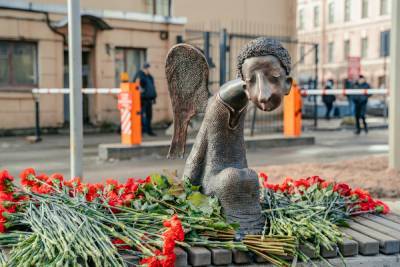 Создатели Стены памяти медработникам пристыдили Беглова за открытие памятника