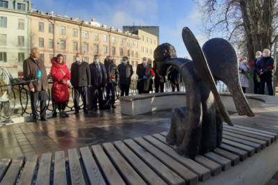 В Петербурге открыли мемориал в память об умерших во время пандемии медиках
