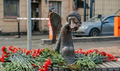 В Санкт-Петербурге открыли памятник умершим от коронавируса медработникам