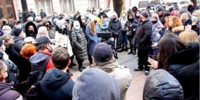 Протест под Черновицкой ОГА: предприниматели угрожают выйти на работу, несмотря на карантин