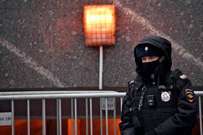 Путин заявил о необходимости защиты полицейских и их семей от любых угроз