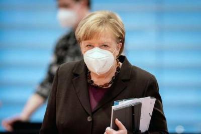Меркель непреклонна: "Пандемия не закончится, пока все не вакцинируются"
