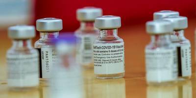 Минздрав не уверен, будет ли вакцина обеспечивать защиту в течение года