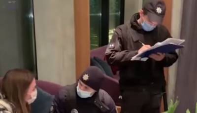 В Киеве мошенник под видом полицейского выманил у пенсионерки 55 тысяч: детали схемы